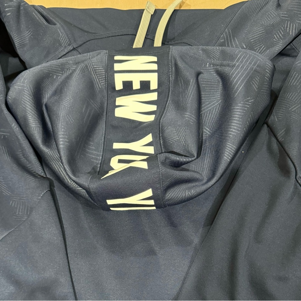 Men’s XXL New York Yankees pullover hoodie - Picture 5 of 7